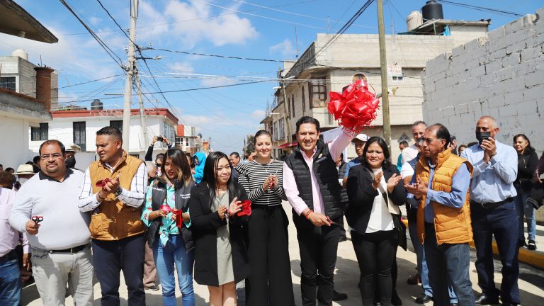 Gualupita ya tiene nueva calle pavimentada con alumbrado público
