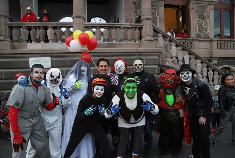 Inician los festejos de Día de Muertos en Santiago Tianguistenco con la “Primera Rodada del Terror”